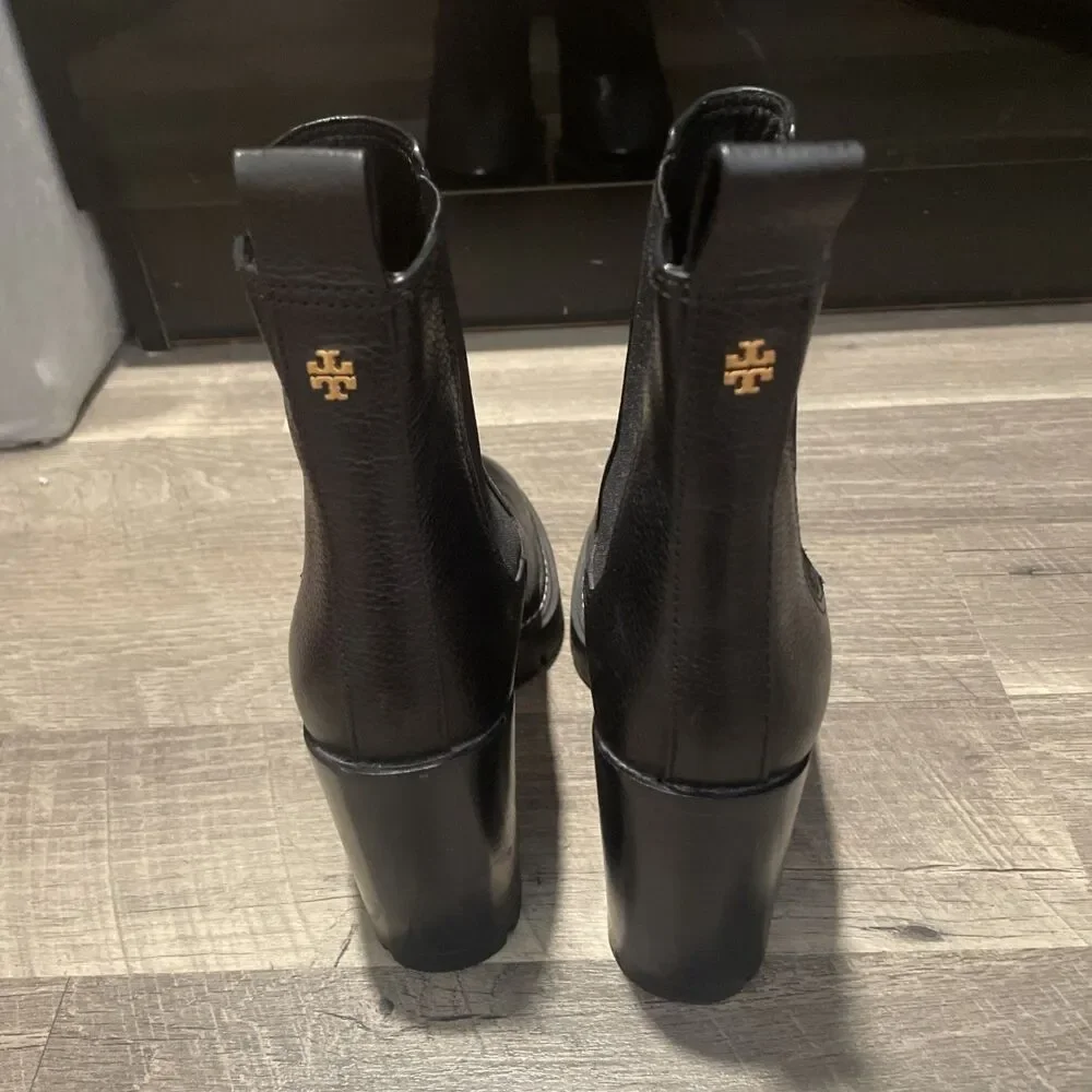 Tory Burch Carson Lug Tumbled Leather Booties Size 7